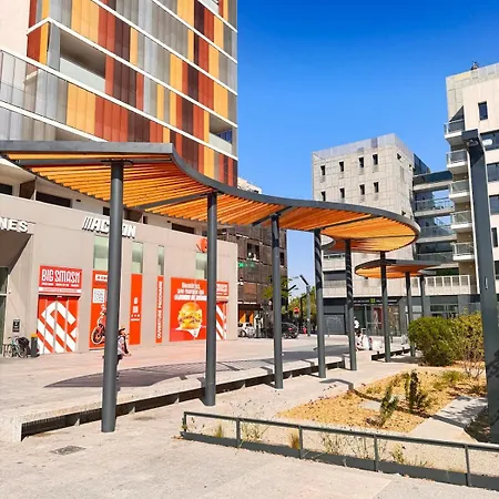 Modern 4-room 3 Bedrooms Netflix Parking شقة *