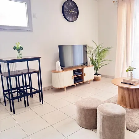 Modern 4-room 3 Bedrooms Netflix Parking شقة *