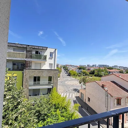 Modern 4-room 3 Bedrooms Netflix Parking شقة *